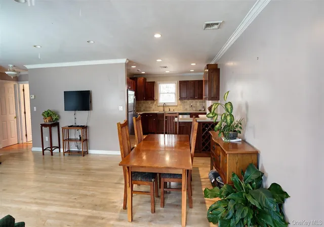 Photo 4 of Single family home for sale at 15 Marianna Pl, Islip, NY 11730 | MLS# 1034401 | Listing updated on 2026-09-20