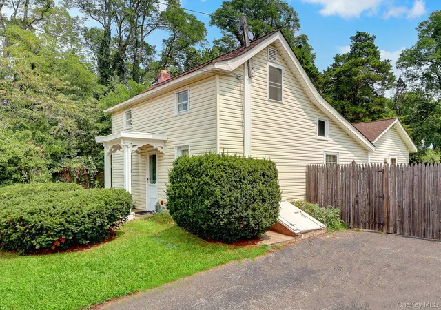 Photo 2 of Single family home for sale at 1315 Coates Ave, Islip, NY 11741 | MLS# 1034406 | Listing updated on 2026-10-04