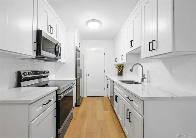 Photo 3 of Condo for sale at 708 W Cabot Ct #708, Smithtown, NY 11780 | MLS# 1034423 | Listing updated on 2026-09-06