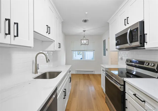 Listing Photo 5 - Condo for sale in building located at 708 W Cabot Ct, Smithtown, NY 11780 - Unit #708