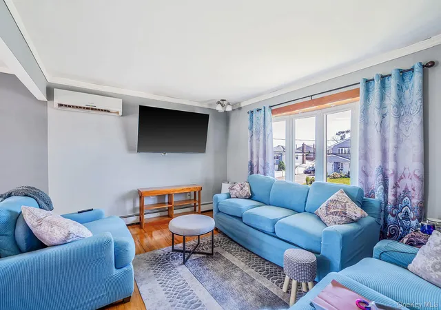 Photo 3 of Single family home for sale at 8 Wilson Pl, Babylon, NY 11757 | MLS# 1034436 | Listing updated on 2026-10-10