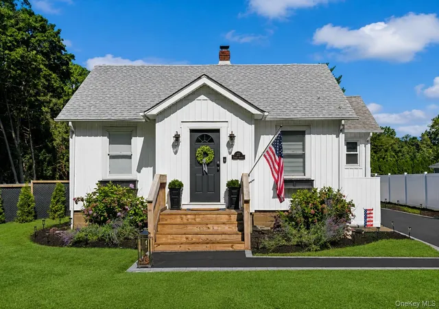 Photo 1 of Sale Pending at 22 South Ave, Smithtown, NY 11787 | MLS# 1034437 | Listing updated on 2026-09-22