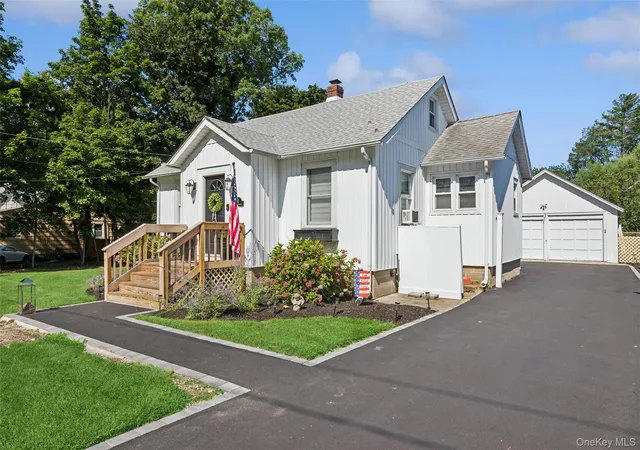 Photo 3 of Sale Pending at 22 South Ave, Smithtown, NY 11787 | MLS# 1034437 | Listing updated on 2026-09-22