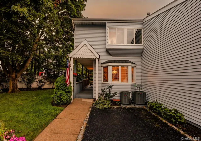 2nd image of 2 Windsor Ct, Babylon, NY 11701 | MLS# 1034464
