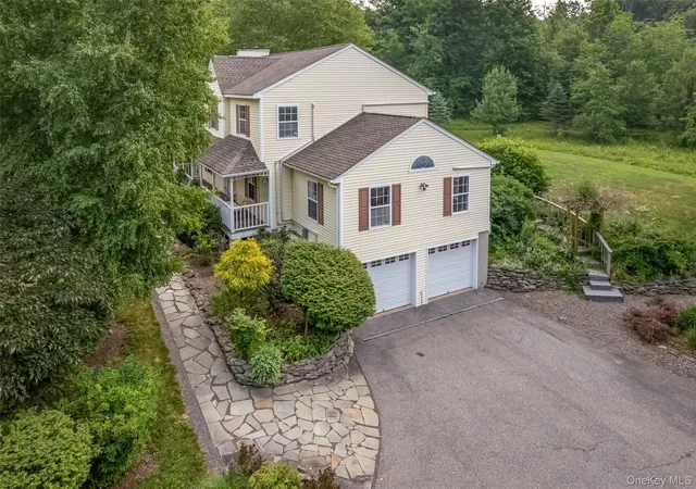 Photo 3 of Single family home for sale at 28 Church Farm Rd, Gardiner, NY 12525 | MLS# 1034470 | Listing updated on 2026-09-28