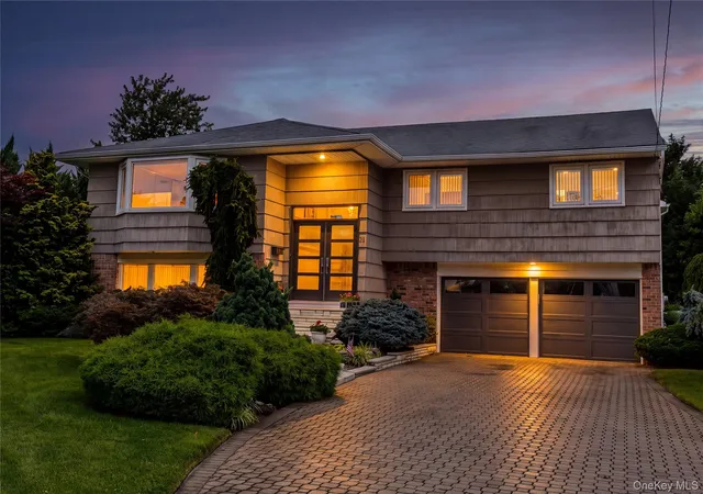 Photo 1 of Sale Pending at 31 Lake Ct, Oyster Bay, NY 11758 | MLS# 1034474 | Listing updated on 2026-09-01