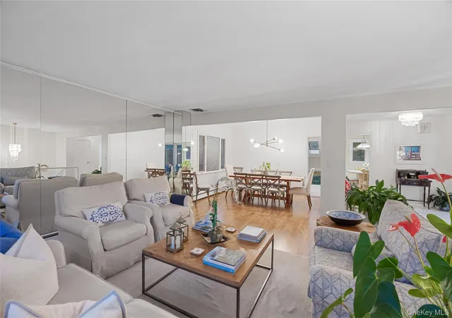 Photo 3 of Sale Pending at 31 Lake Ct, Oyster Bay, NY 11758 | MLS# 1034474 | Listing updated on 2026-09-01
