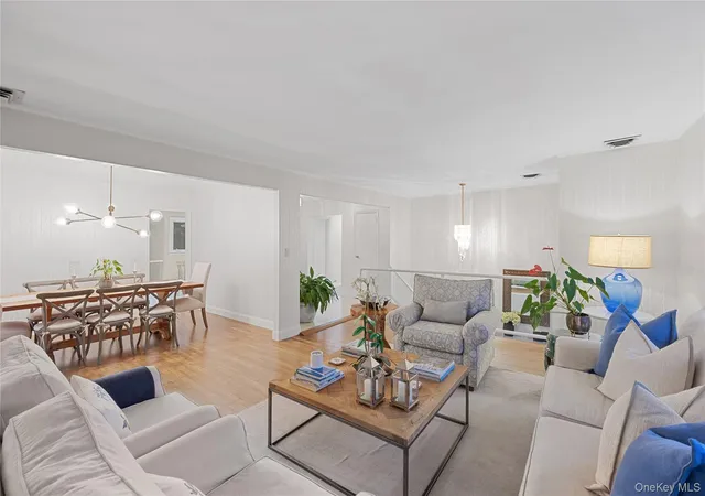 Photo 4 of Sale Pending at 31 Lake Ct, Oyster Bay, NY 11758 | MLS# 1034474 | Listing updated on 2026-09-01