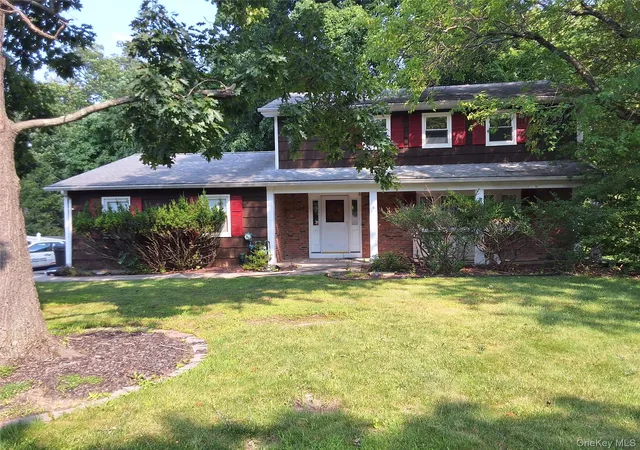 Photo 1 of Single family home for sale at 6 Strathmore Dr, Clarkstown, NY 10956 | MLS# 1034475 | Listing updated on 2026-08-31