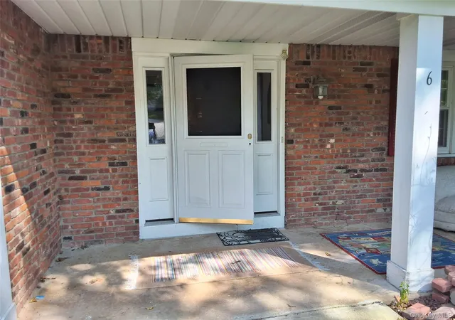 Photo 2 of Single family home for sale at 6 Strathmore Dr, Clarkstown, NY 10956 | MLS# 1034475 | Listing updated on 2026-08-31