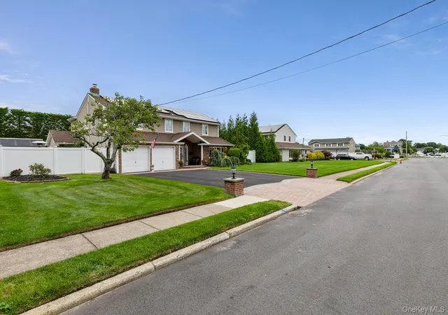 Photo 2 of Sale Pending at 19 Clearwater Ln, Islip, NY 11795 | MLS# 1034491 | Listing updated on 2026-08-27