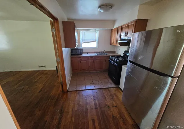 Photo 4 of House for sale at 462 S 3rd Avenue, Mount Vernon, NY 10550 | MLS# 1034494 | Listing updated on 2026-09-03
