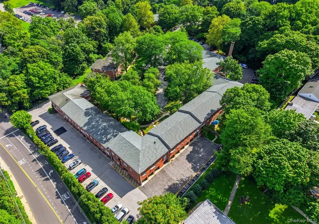 Listing Photo 2 - Condo for sale in building located at 140 N Broadway, Irvington, NY 10522 - Unit #P-4