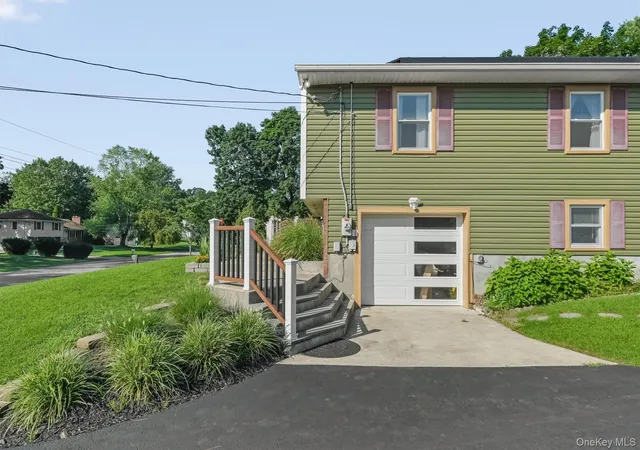 Photo 3 of Single family home for sale at 17 N Jackson Dr, Poughkeepsie (town), NY 12603 | MLS# 1034503 | Listing updated on 2026-10-09