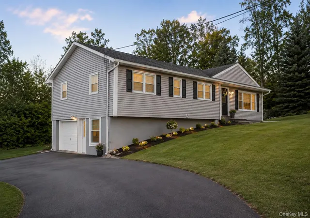 Photo 2 of Single family home for sale at 1462 New York Route 17a, Warwick (town), NY 10990 | MLS# 1034514 | Listing updated on 2026-09-20