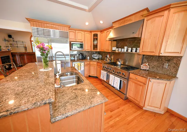 Photo 4 of Single family home for sale at 859 Maloon Ave, Hempstead, NY 11010 | MLS# 1034516 | Listing updated on 2026-08-22