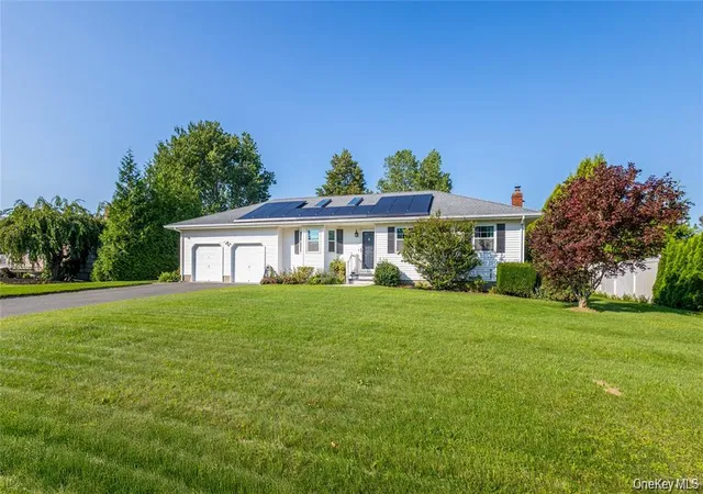 Photo 4 of Sale Pending at 124 Donna Dr, Riverhead, NY 11933 | MLS# 1034520 | Listing updated on 2026-10-07