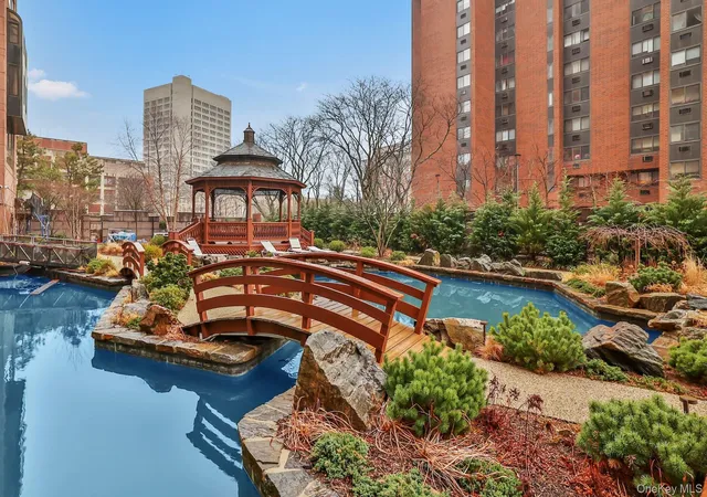 Listing Photo 2 - Condo for sale in building located at 4 Martine Ave, White Plains, NY 10606 - Unit #711