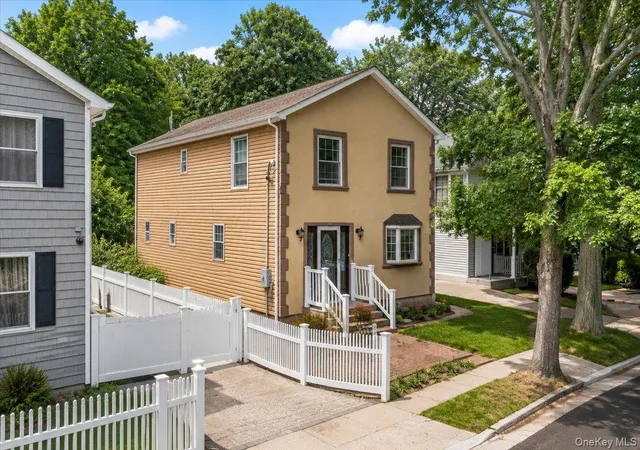 Photo 2 of Single family home for sale at 571 Park Ave, Hempstead, NY 11552 | MLS# 1034531 | Listing updated on 2026-08-23