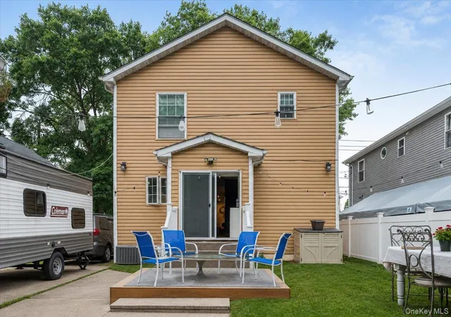 Photo 4 of Single family home for sale at 571 Park Ave, Hempstead, NY 11552 | MLS# 1034531 | Listing updated on 2026-08-23