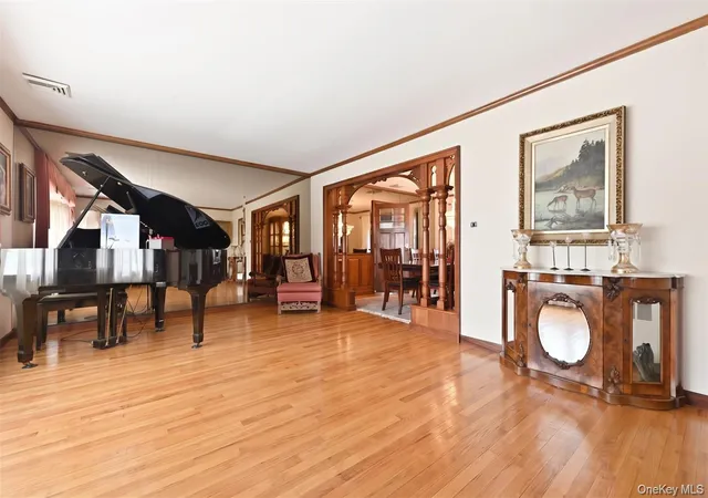 Photo 4 of Single family home for sale at 288 Brower Ave, Hempstead, NY 11570 | MLS# 1034544 | Listing updated on 2026-10-04