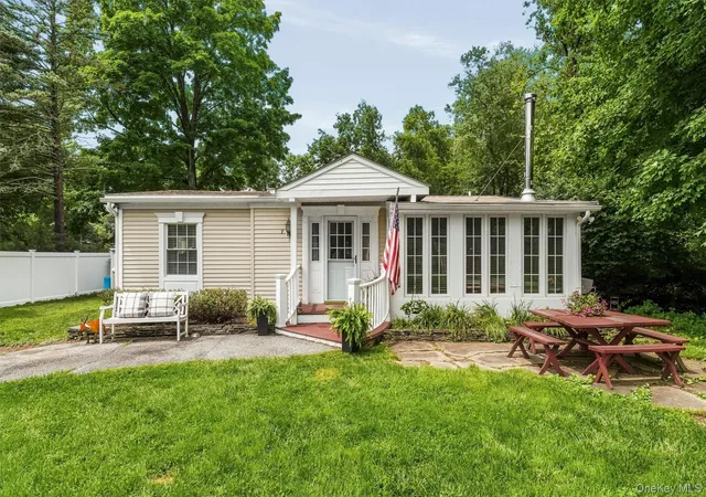 Photo 1 of Sale Pending at 7 Locust Dr, Warwick (town), NY 10925 | MLS# 1034548 | Listing updated on 2026-09-22