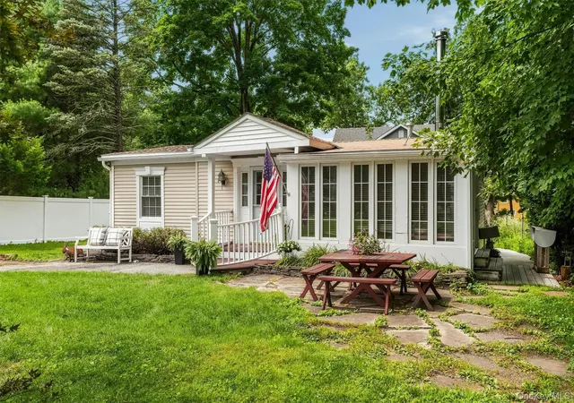 Photo 3 of Sale Pending at 7 Locust Dr, Warwick (town), NY 10925 | MLS# 1034548 | Listing updated on 2026-09-22