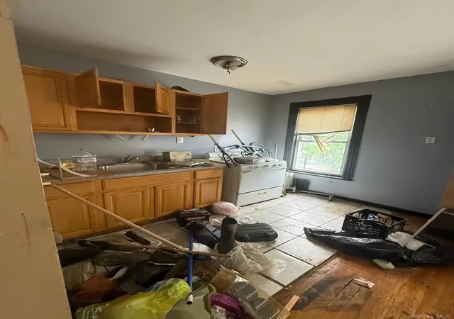 Listing Photo 4 - Condo for sale in building located at 126 Crystal St, New York, NY 11208