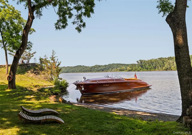 Photo 3 of Single family home for sale at 567 Four Mile Point Rd, Coxsackie, NY 12051 | MLS# 1034568 | Listing updated on 2026-08-16