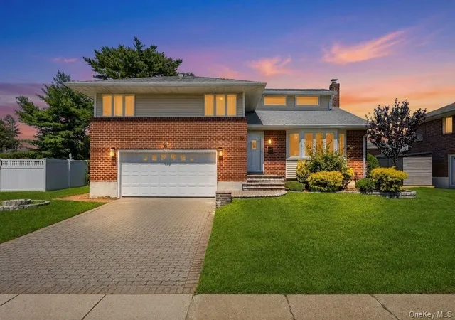 Photo 1 of Sale Pending at 4 Balsam Dr, Oyster Bay, NY 11801 | MLS# 1034569 | Listing updated on 2026-10-08