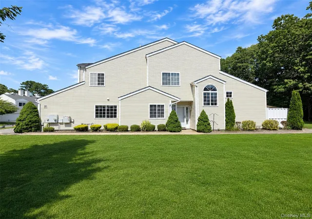 Photo 2 of Sale Pending at 333 Prairie Ct, Brookhaven, NY 11949 | MLS# 1034580 | Listing updated on 2026-09-18