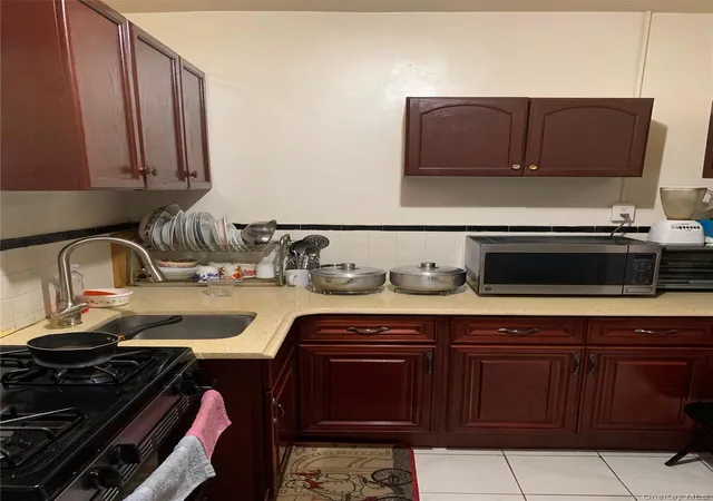 Listing Photo 4 - Condo for sale in building located at 1285 Saint Lawrence Ave, New York, NY 10472