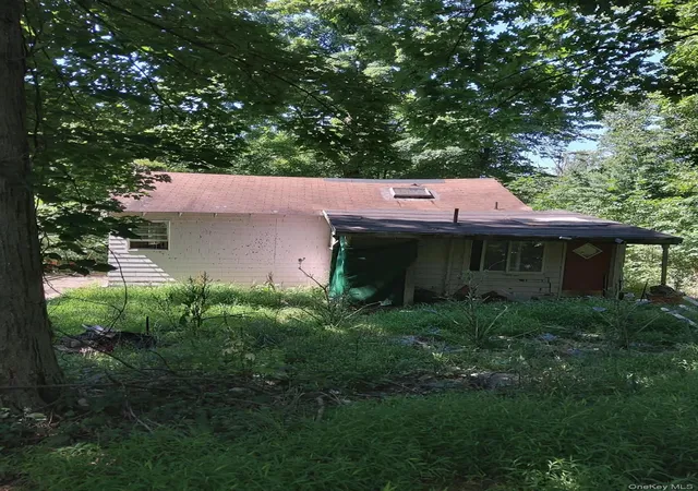 Photo 3 of Single family home for sale at 90 Arcadian Trl, Blooming Grove, NY 10950 | MLS# 1034588 | Listing updated on 2026-09-03