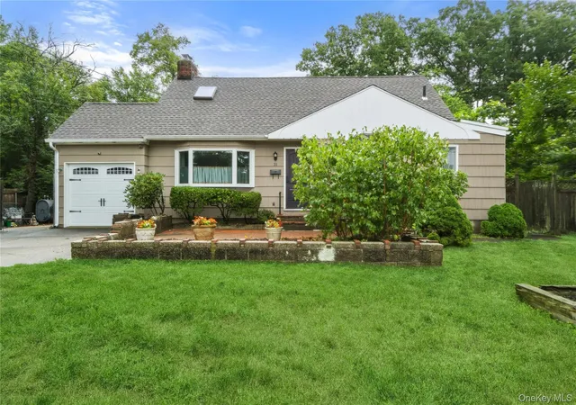 1st image of 31 Eastwood Dr, Babylon, NY 11703 | MLS# 1034598