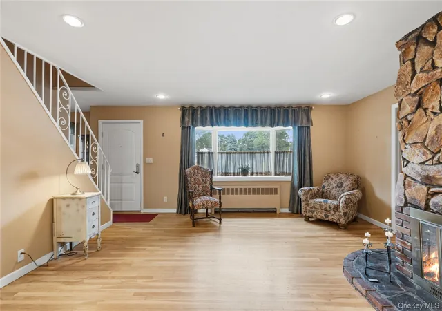 4th image of 31 Eastwood Dr, Babylon, NY 11703 | MLS# 1034598