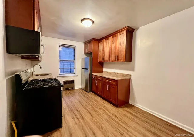 Photo 3 of Condo for sale at 2080 Barnes Ave #5B, New York, NY 10462 | MLS# 1034613 | Listing updated on 2026-09-03