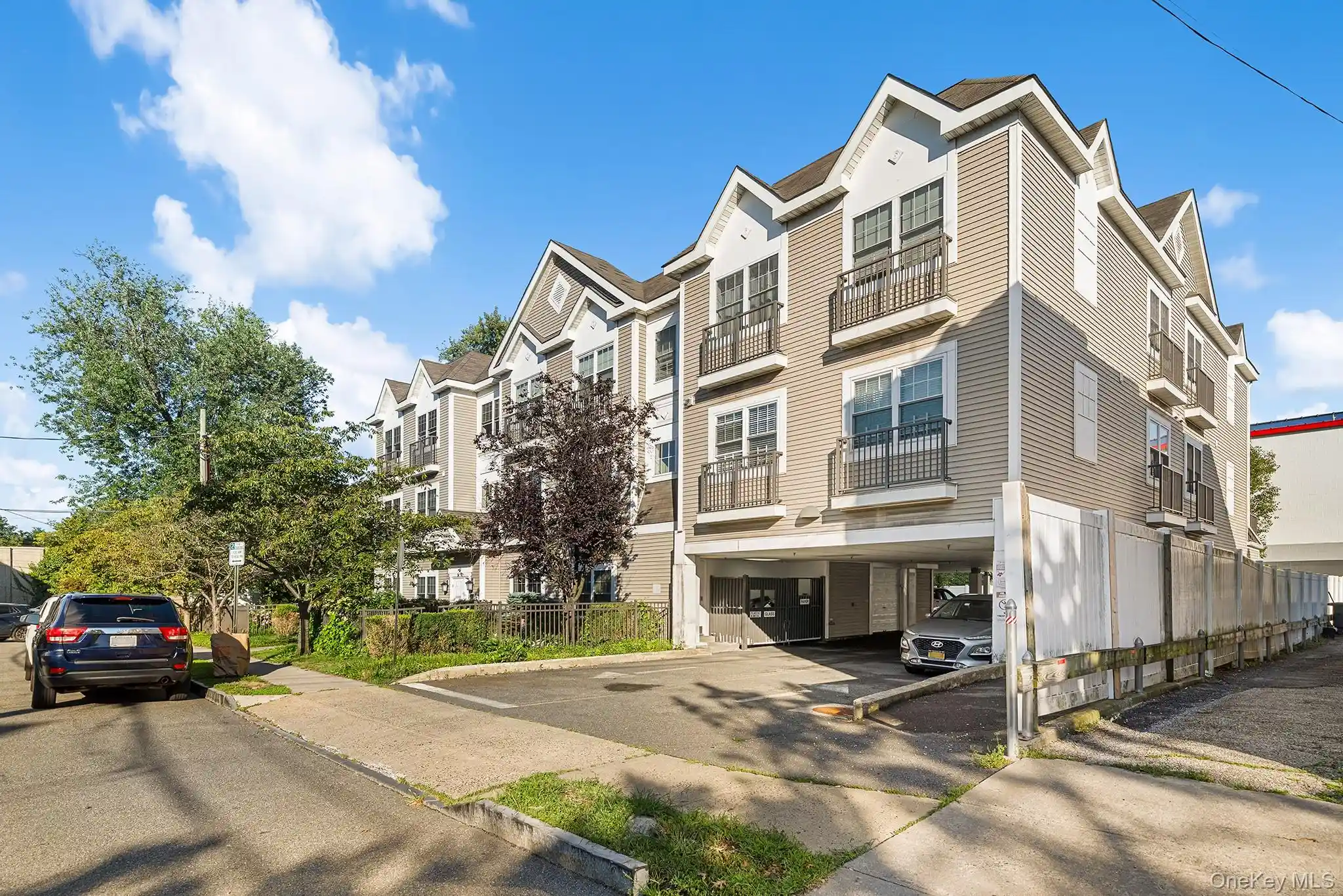 Listing Photo 2 - Condo for sale in 5 Minerva Pl located at 5 Minerva Pl, White Plains, NY 10601 - Unit #2C