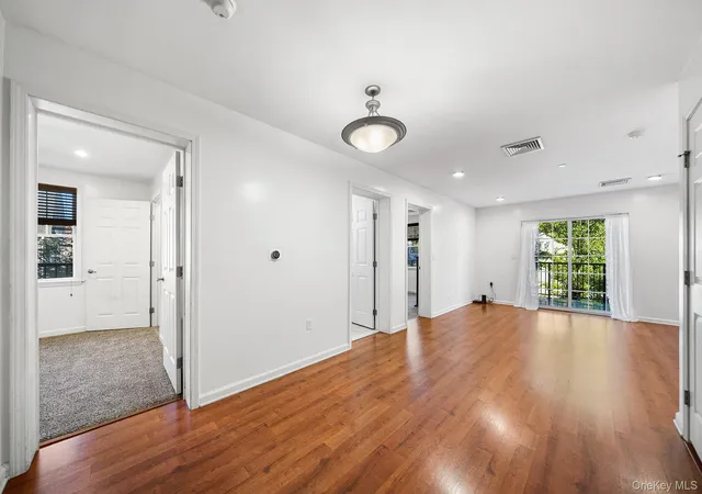 Photo 3 of Condo for sale at 5 Minerva Pl #2C, White Plains, NY 10601 | MLS# 1034626 | Listing updated on 2026-09-01