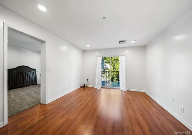 Photo 5 of Condo for sale at 5 Minerva Pl #2C, White Plains, NY 10601 | MLS# 1034626 | Listing updated on 2026-09-01