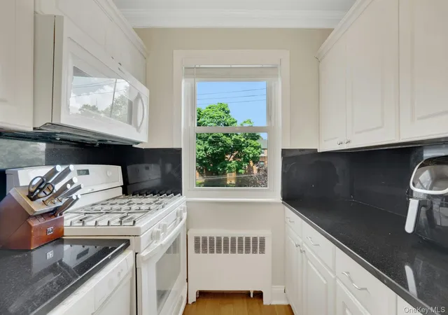 Photo 3 of Condo for sale at 450 Pelham Rd #3G, New Rochelle, NY 10805 | MLS# 1034628 | Listing updated on 2026-08-11