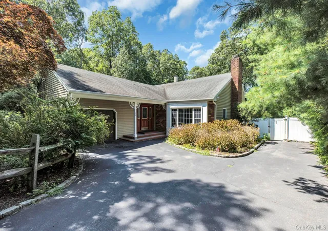 Photo 2 of Single family home for sale at 29 Columbine Ave N, Southampton, NY 11946 | MLS# 1034637 | Listing updated on 2026-10-05