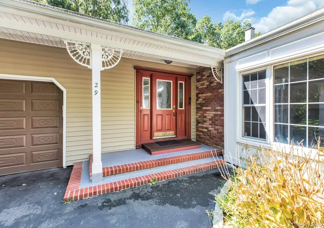 Photo 3 of Single family home for sale at 29 Columbine Ave N, Southampton, NY 11946 | MLS# 1034637 | Listing updated on 2026-10-05