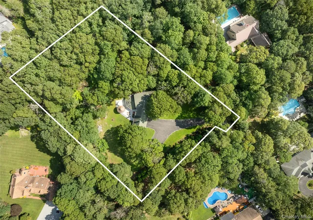 Photo 4 of Single family home for sale at 21 Bay Ave W, Southampton, NY 11946 | MLS# 1034640 | Listing updated on 2026-08-19