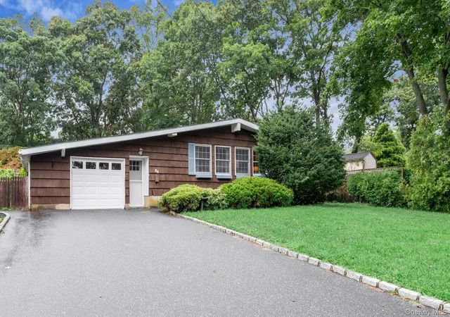 Photo 3 of Sale Pending at 34 Crestwood Ln, Islip, NY 11779 | MLS# 1034658 | Listing updated on 2026-09-18