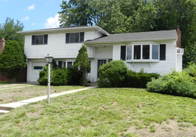 Photo 1 of Sale Pending at 33 W 20th Street, Babylon, NY 11729 | MLS# 1034659 | Listing updated on 2026-08-20