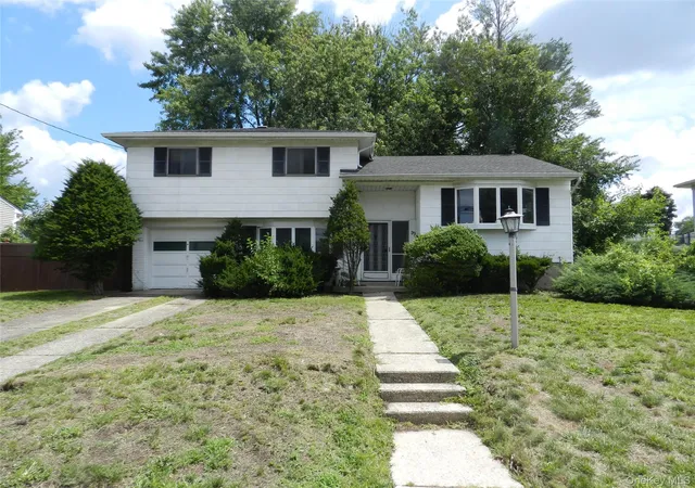 Photo 2 of Sale Pending at 33 W 20th Street, Babylon, NY 11729 | MLS# 1034659 | Listing updated on 2026-08-20