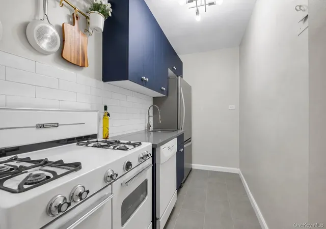 Photo 3 of House for sale at 142-05 Roosevelt Ave #320, New York, NY 11354 | MLS# 1034660 | Listing updated on 2026-08-29