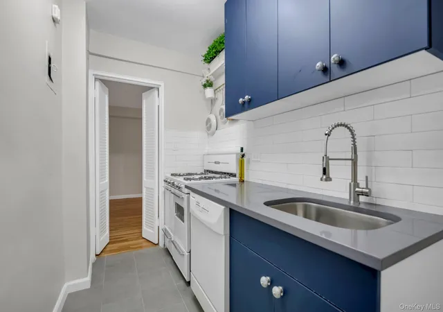 Photo 4 of House for sale at 142-05 Roosevelt Ave #320, New York, NY 11354 | MLS# 1034660 | Listing updated on 2026-08-29