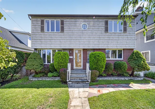 Single family home for sale at 612 Marcellus Rd, North Hempstead, NY 11596 | MLS# 1034664