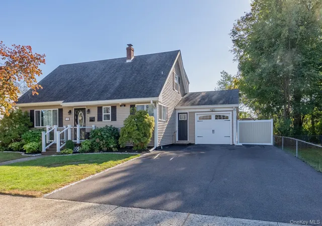 1st image of 10 Lipton St, Kingston, NY 12401 | MLS# 1034671